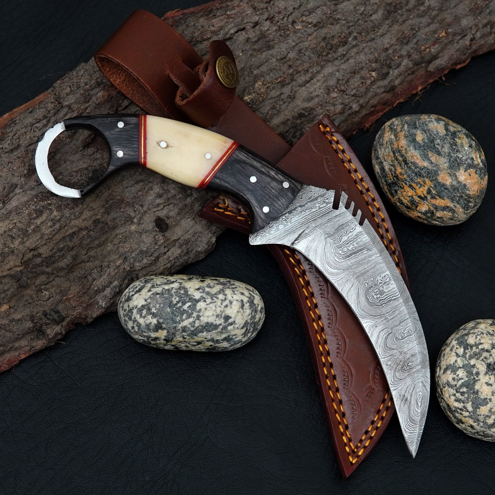 Handmade Damascus Steel Karambit Knife: Camel & Buffalo Horn Handle, Leather Sheath
