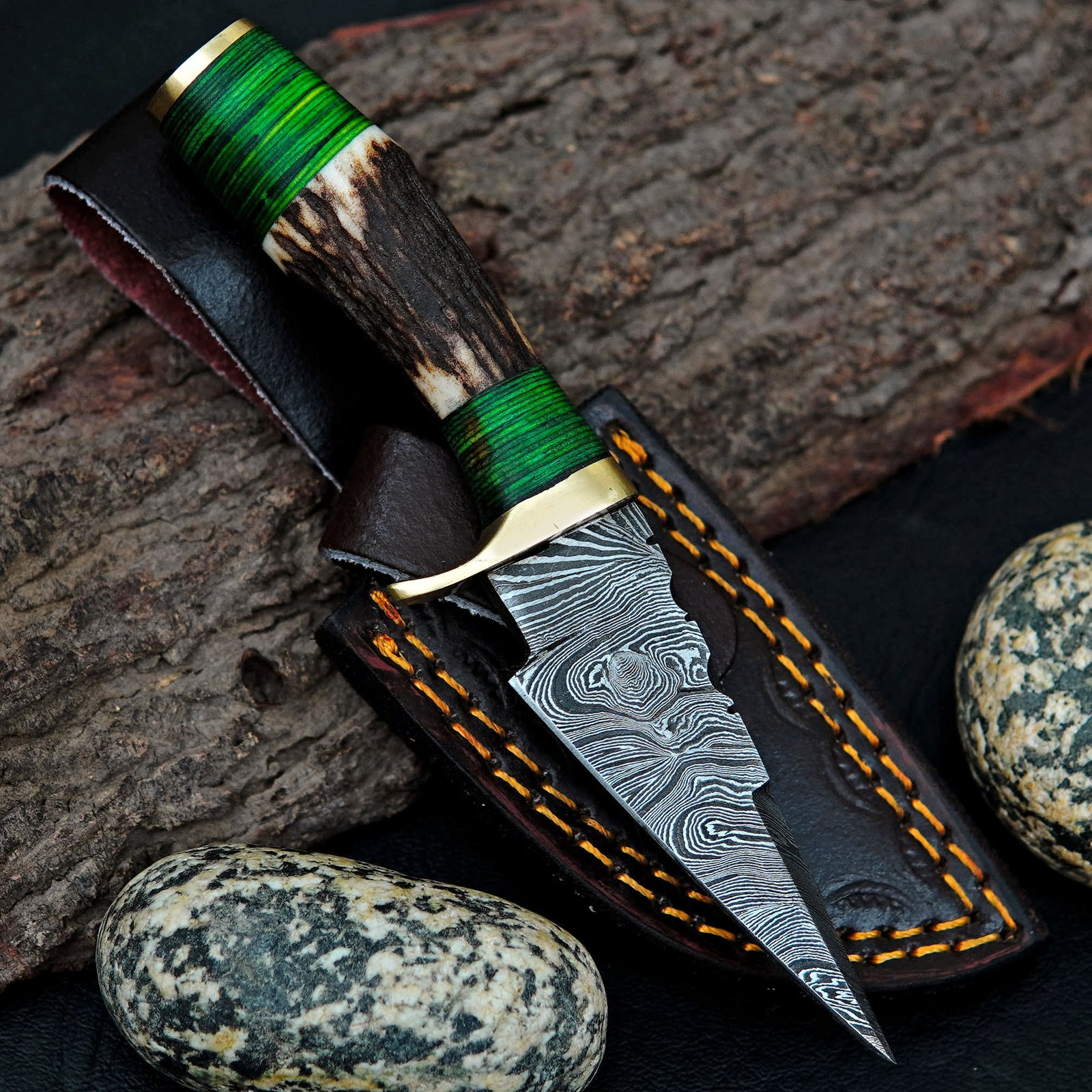 Handmade Damascus Hunting Knife: Stag Antler Handle, Leather Sheath