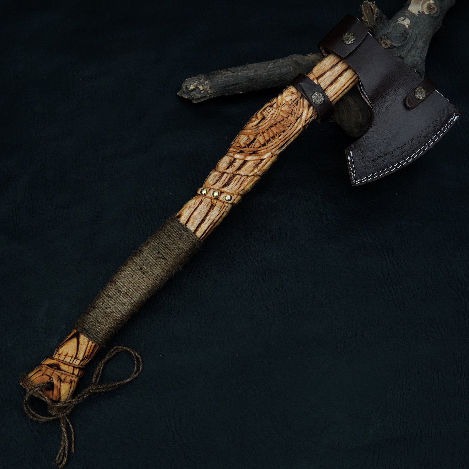 Hand Forged Damascus Steel Tomahawk Axe: Hatchet, Integral Axe | Wood Handle, with Sheath