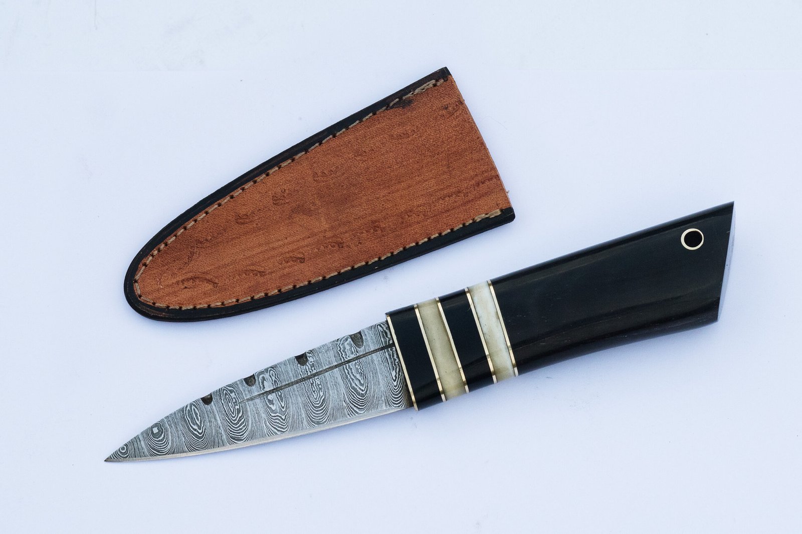 Handmade Damascus Steel Sgian Dubh: Celtic Dirk Knife with Camel & Bull Horn Handle