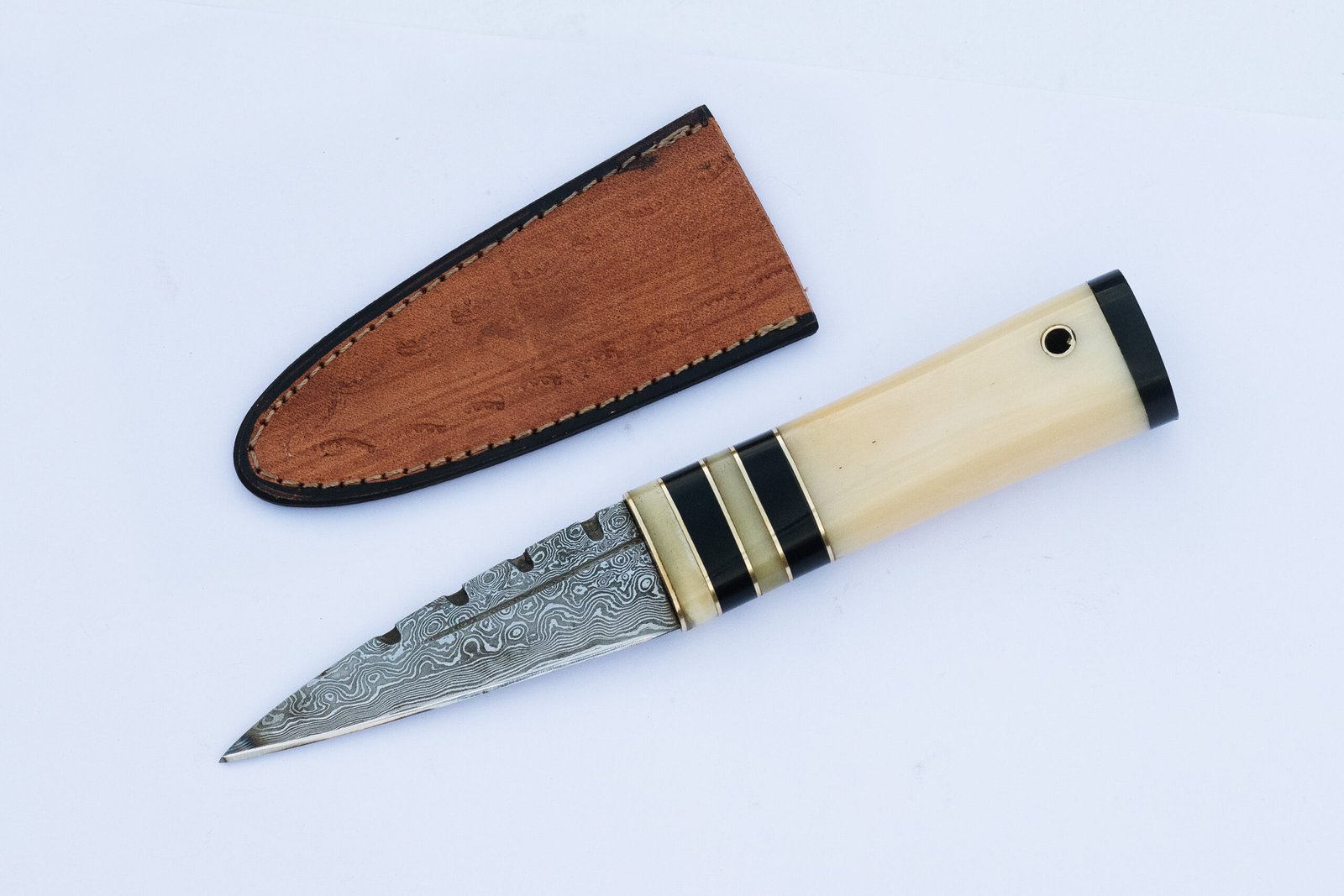 Celtic Scottish Dirk SGIAN DUBH Handle Knife
