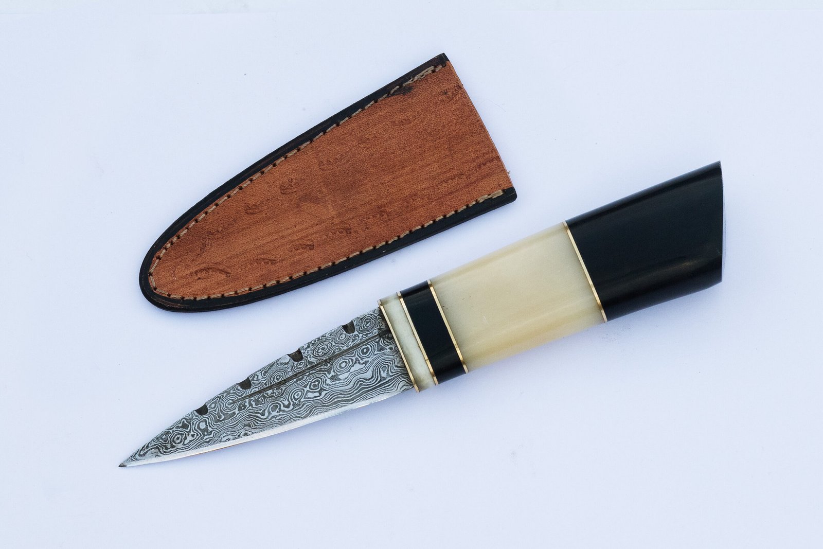 Celtic Scottish Dirk SGIAN DUBH Handle Knife