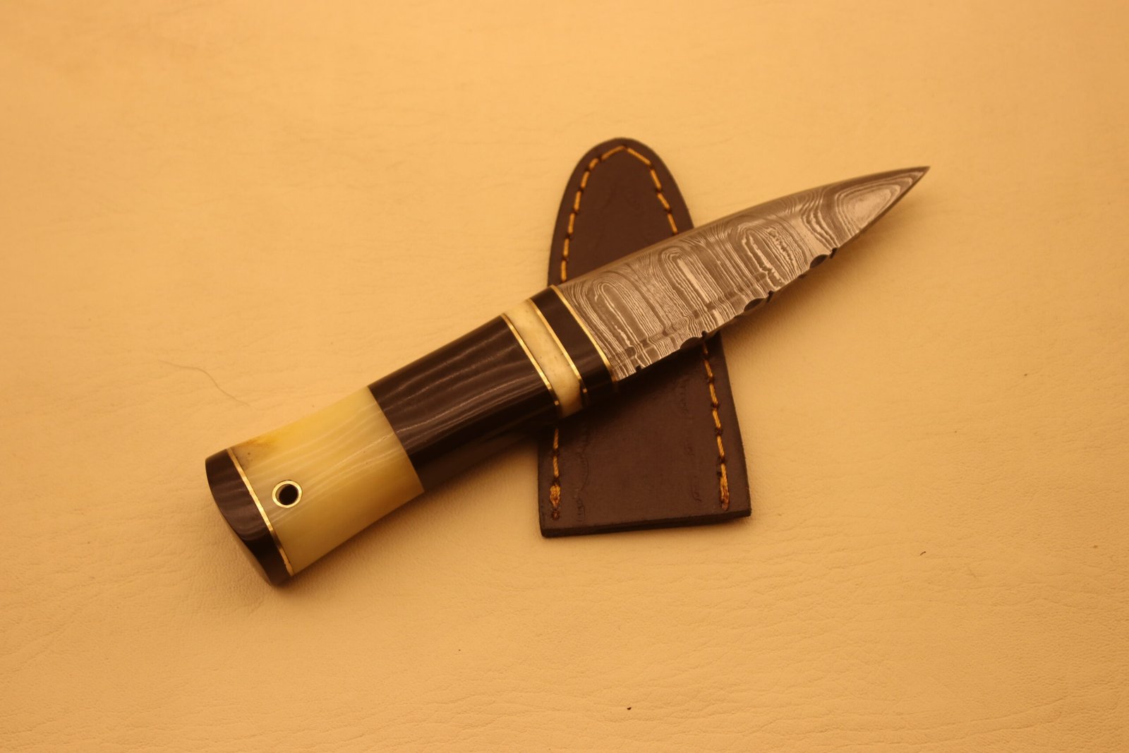 Handmade Damascus Steel Sgian Dubh: Celtic Dirk Knife with Camel & Bull Horn Handle