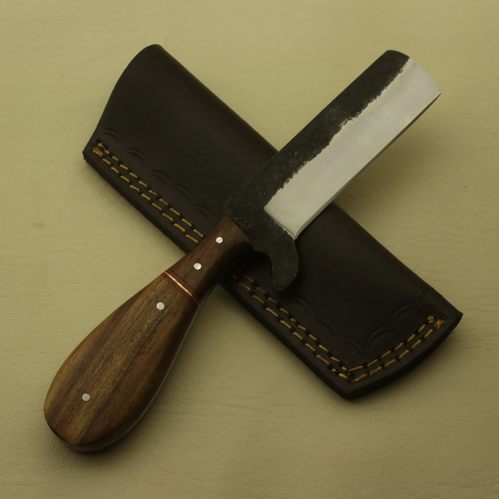 Handmade High Carbon Steel Skinner Knife: Full Tang Hunting, Camping, Leather Sheath