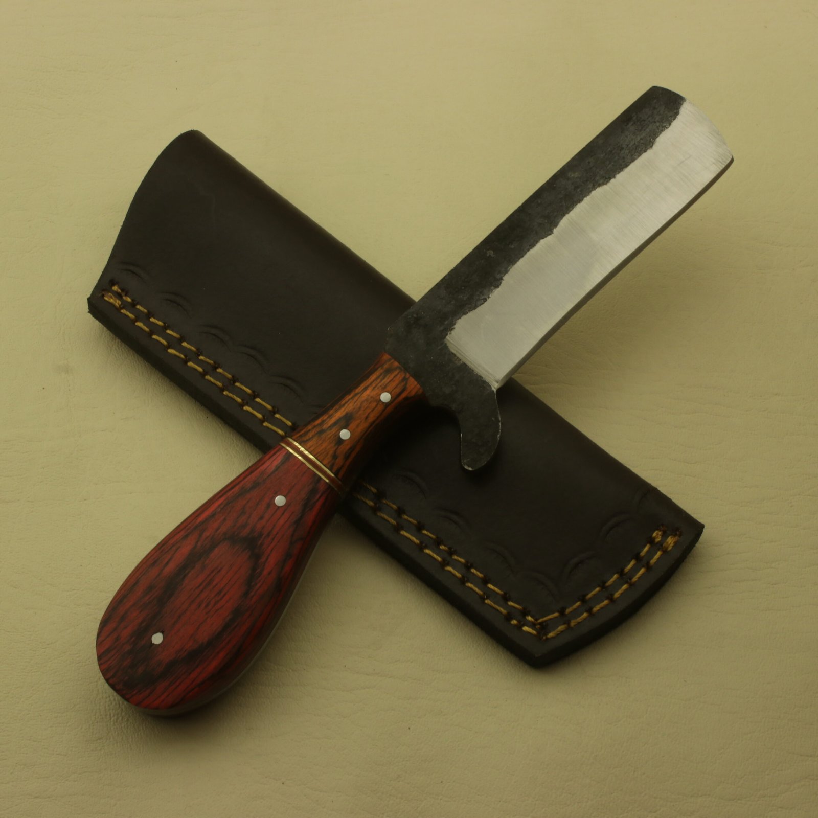 Handmade High Carbon Steel Skinner Knife: Full Tang Hunting, Camping, Leather Sheath